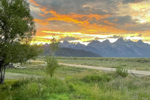 Anne Kent Cabins - Looking at the Tetons