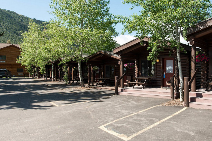 Elk Country Inn — , 